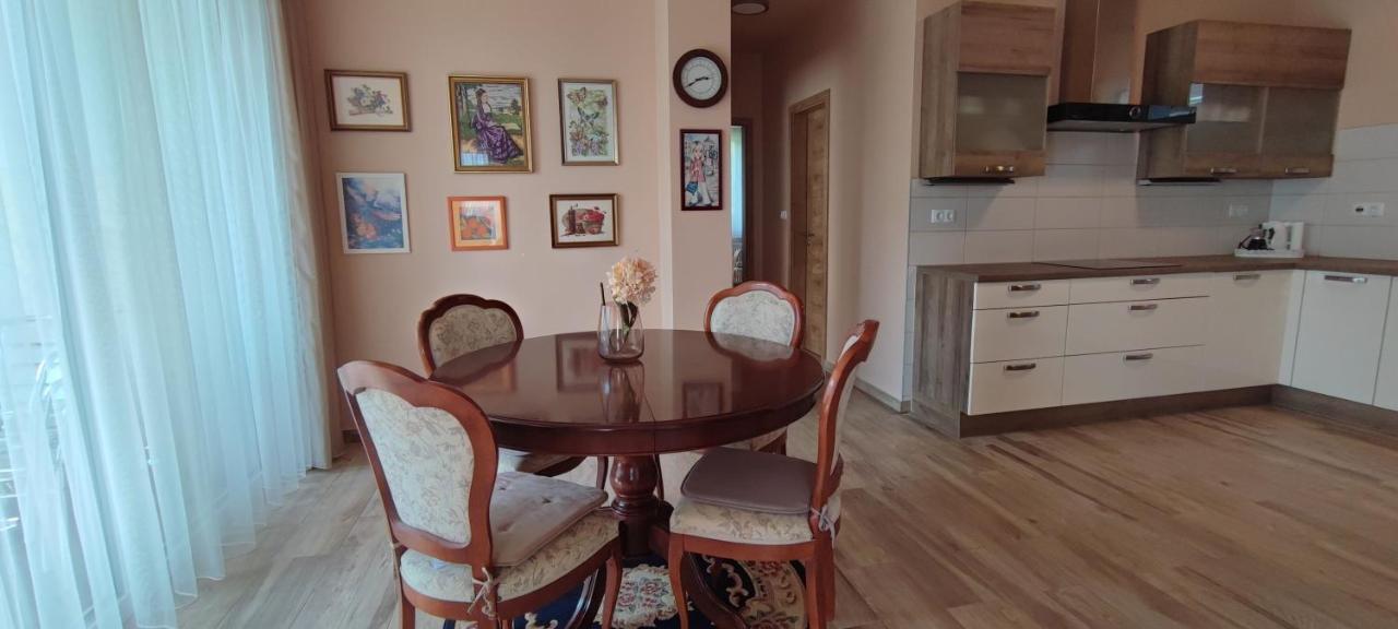 White Column House Apartment Diosd ภายนอก รูปภาพ